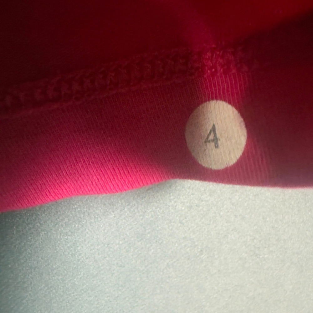 Lululemon Back In Action Tee Womens Size 4 Hot Pink Short Sleeve Pocket Top - Picture 4 of 4